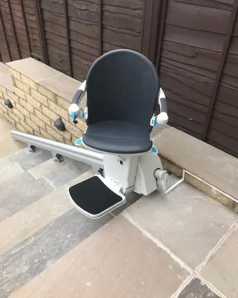 Outdoor stairlift on external steps